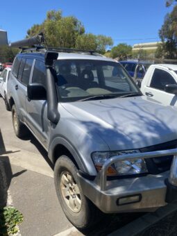 Mitsubishi Pajero NP full