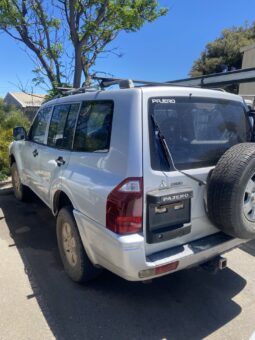 Mitsubishi Pajero NP full