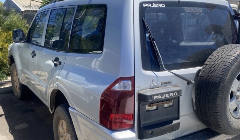 Mitsubishi Pajero NP full