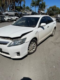 DRY CREEK WRECKERS-3/2010 TOYOTA CAMRY HYBRID AHV40 AUTO CVT 2.4LTR SEDAN WHITE full
